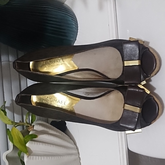 Michael Kors Black and Gold Peep-Toe Heels - Picture 1 of 8